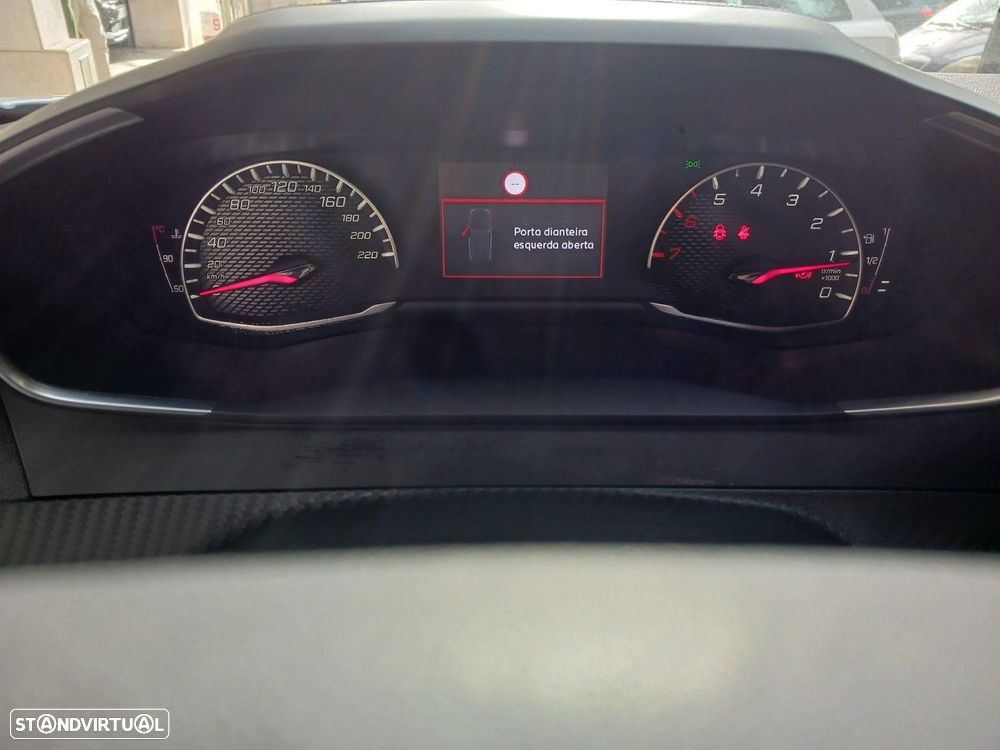 Peugeot 2008 1.2 PureTech Style - 12