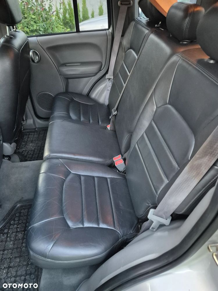 Jeep Liberty - 10