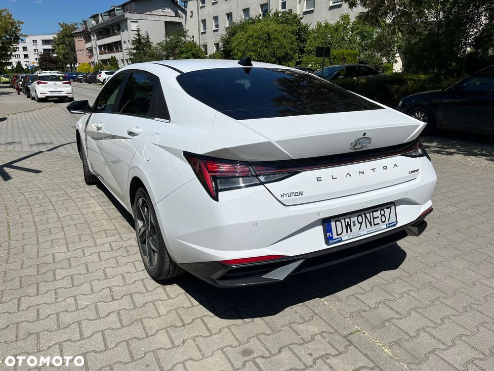 Hyundai Elantra 1.6 Executive CVT - 3