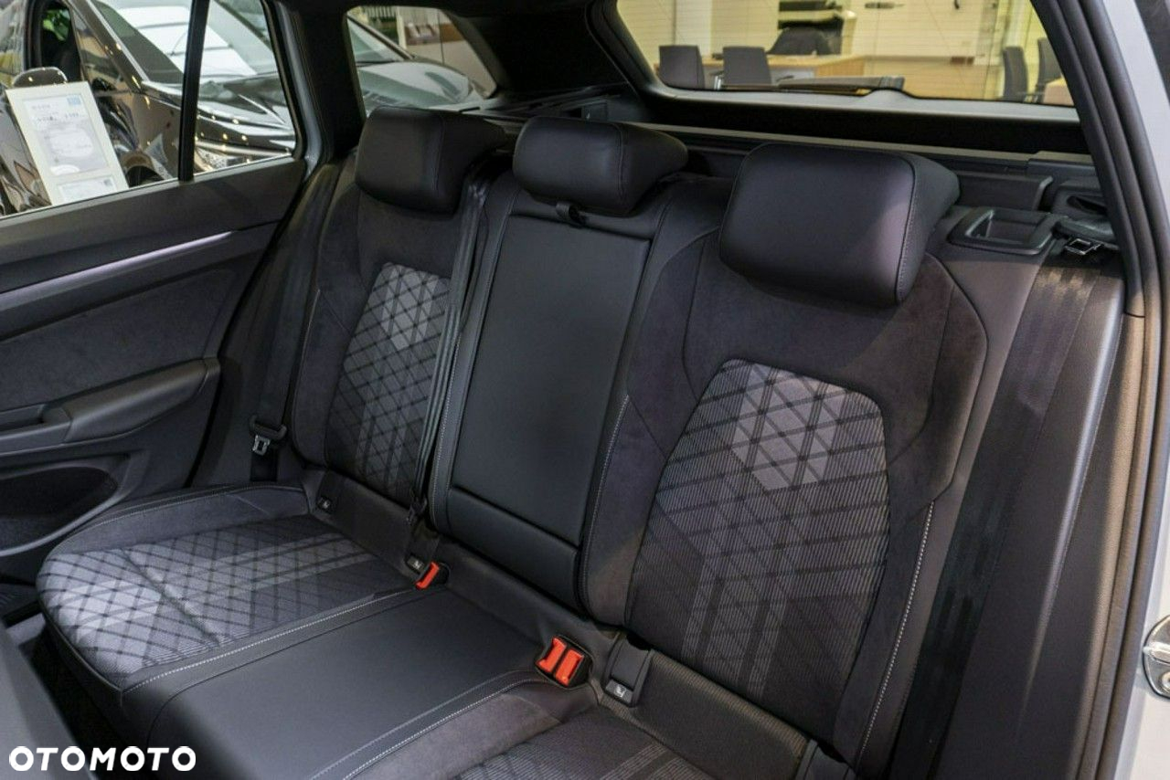 Volkswagen Golf - 25