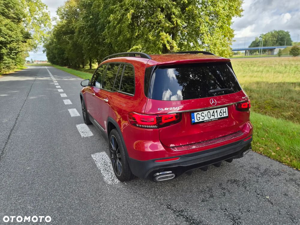 Mercedes-Benz GLB 250 4-Matic AMG Line 8G-DCT - 23