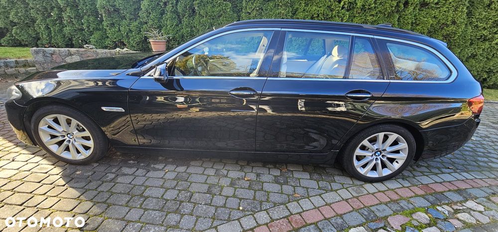 BMW Seria 5 525d xDrive Luxury Line - 2