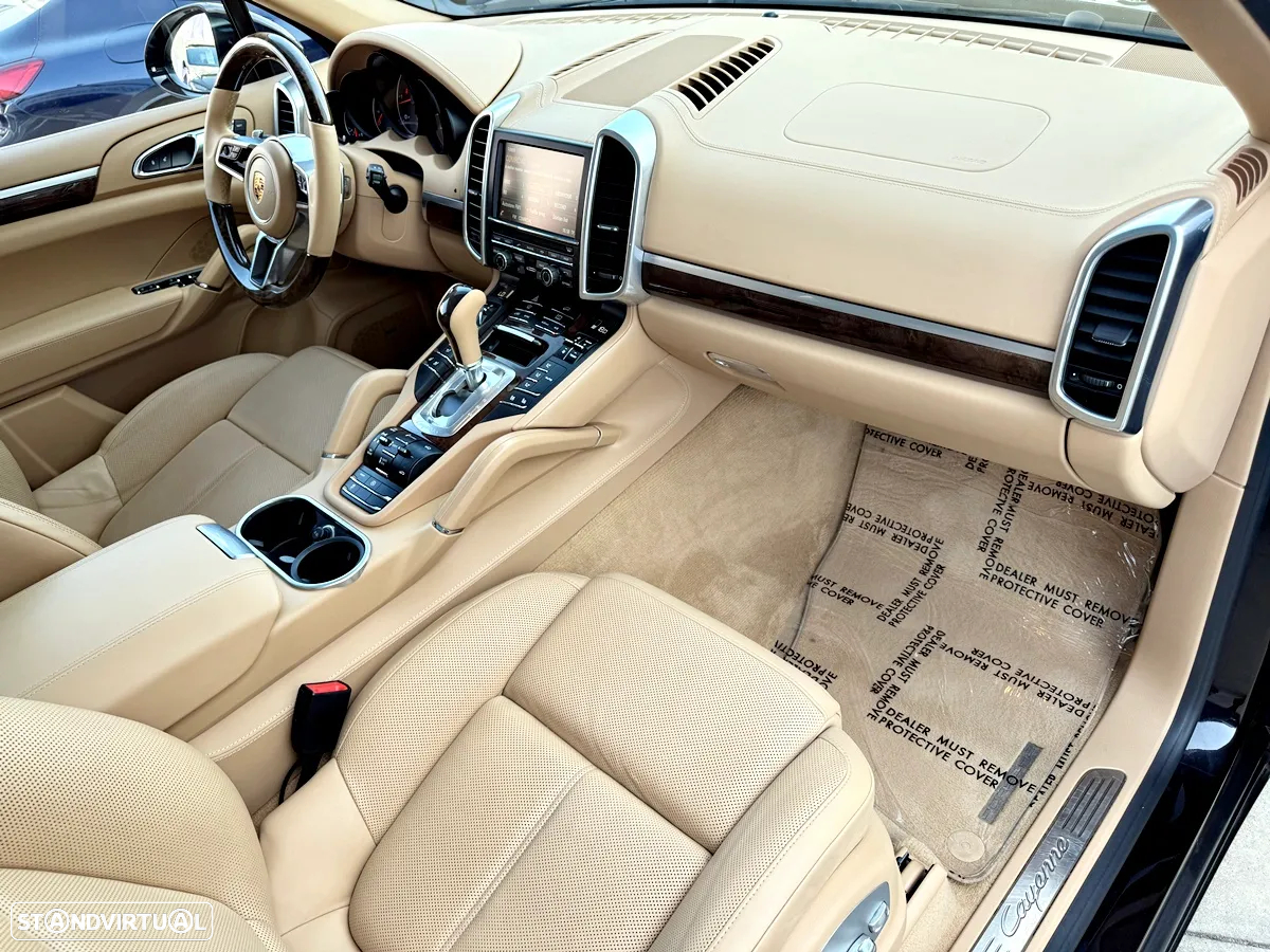 Porsche Cayenne Platinum Edition - 25