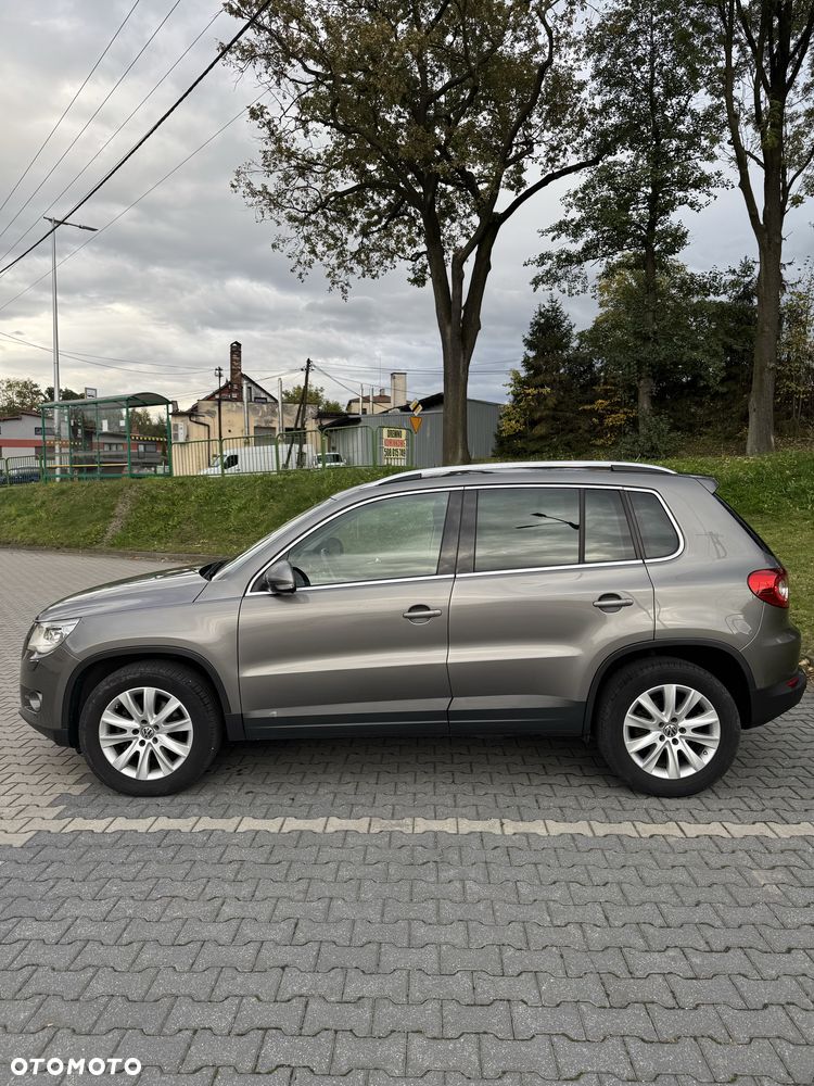 Volkswagen Tiguan - 1