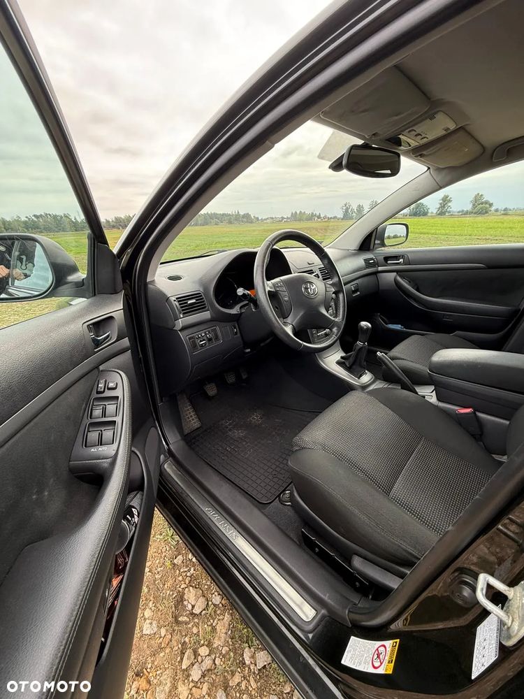 Toyota Avensis 2.0 VVT-i Combi Edition - 16