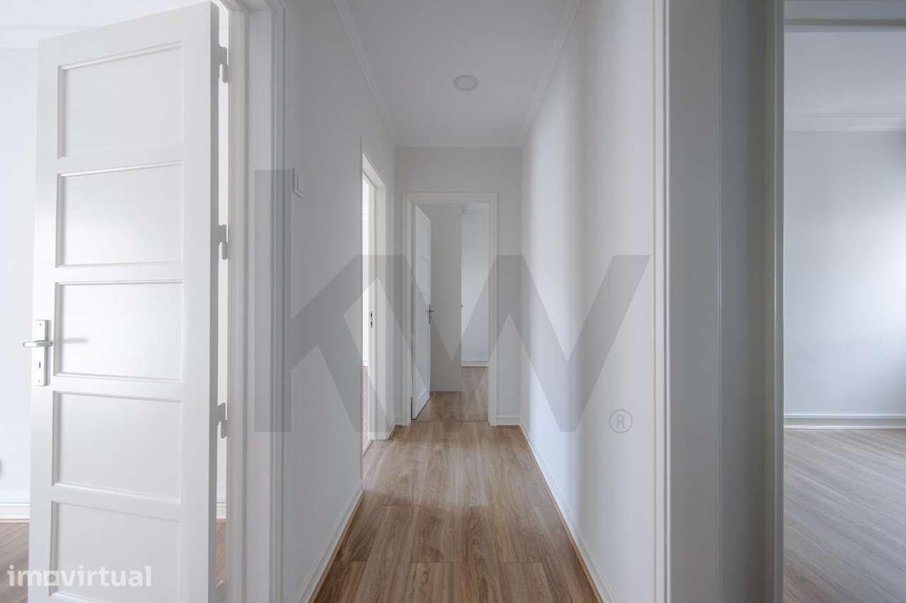 Apartamento T3 | Vila de Oeiras | Remodelado | Varanda | Arrenda - Grande imagem: 2/36