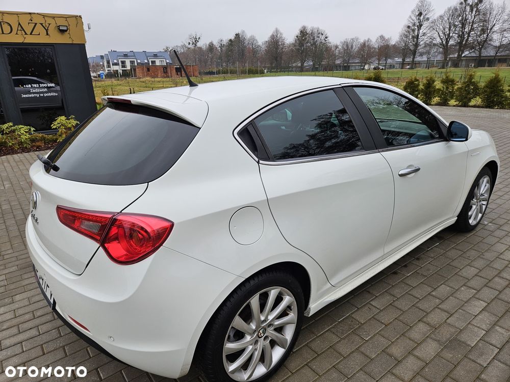Alfa Romeo Giulietta 1.6 JTDM 16V Veloce - 5