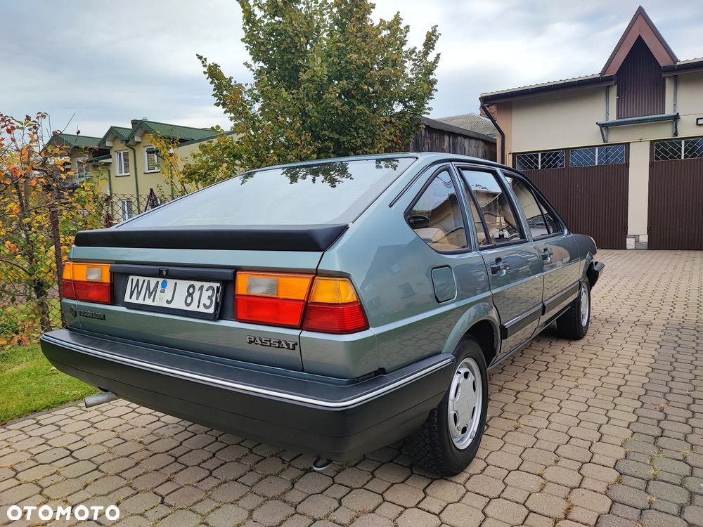 Volkswagen Passat 1.6 C - 17