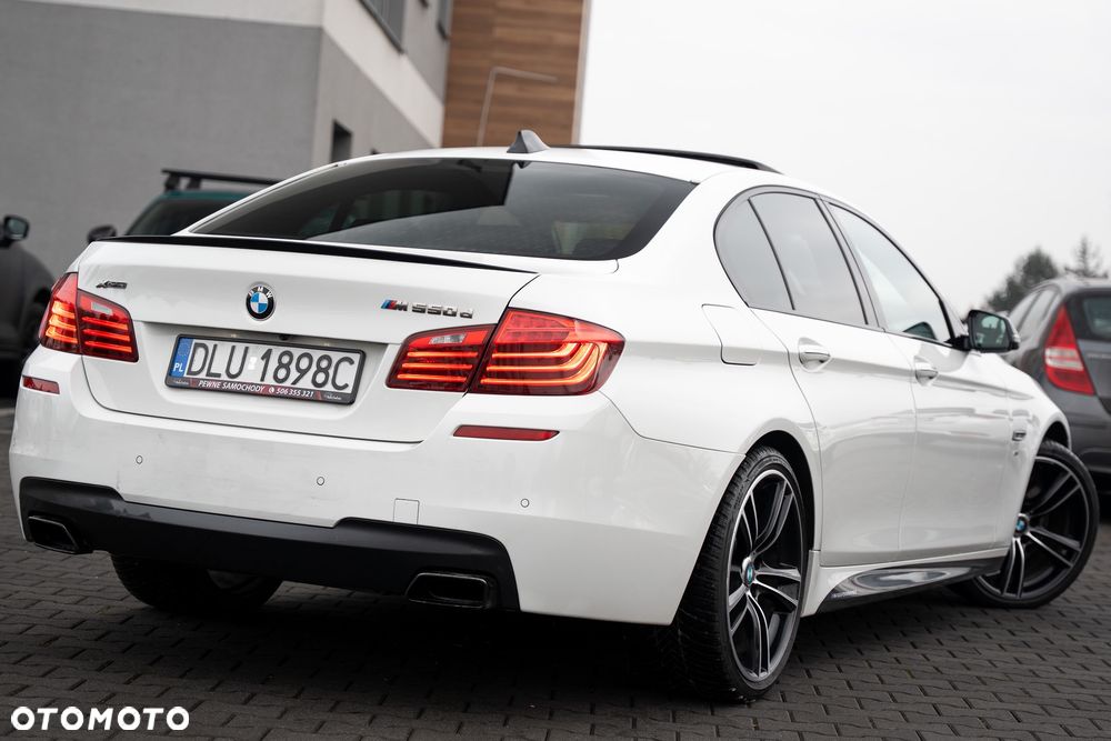 BMW Seria 5 M550d xDrive Sport-Aut - 11