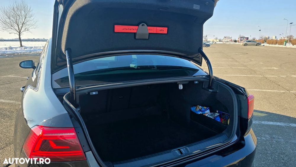 Volkswagen Passat 2.0 TDI DSG Highline - 30