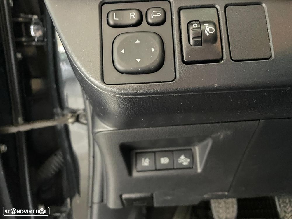 Toyota Yaris 1.5 VVT-i 20 Anos - 19