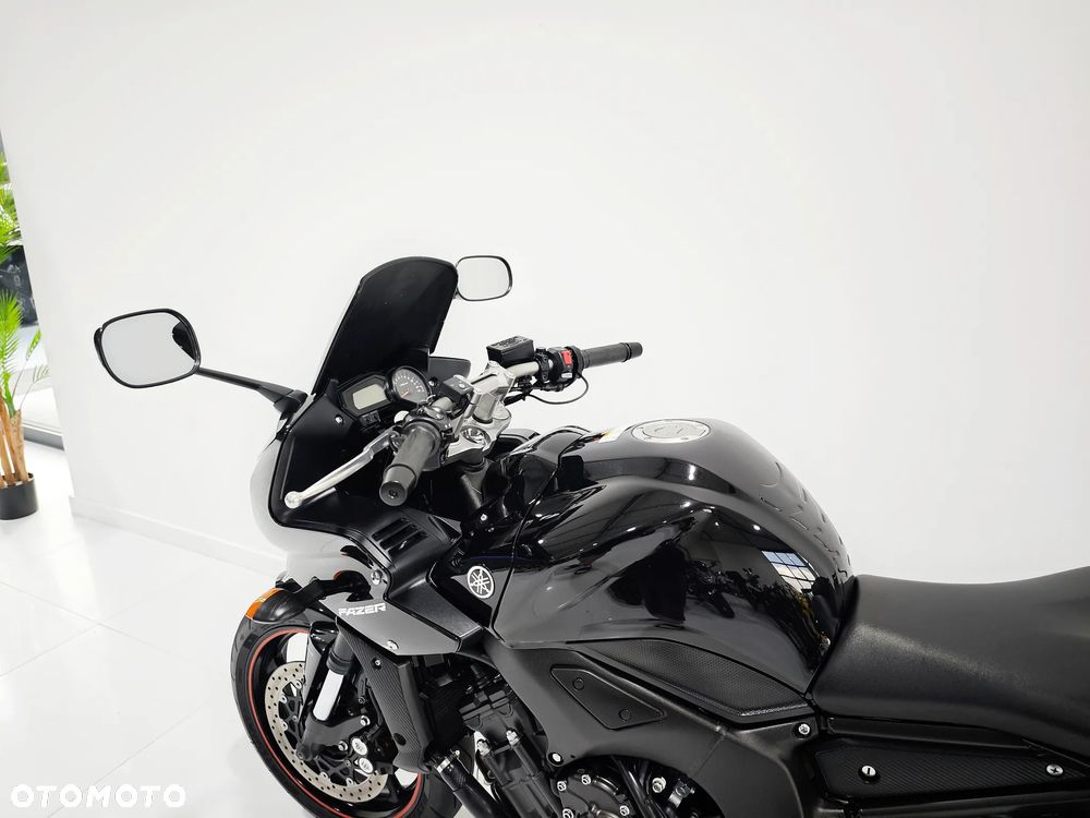 Yamaha FZ - 16