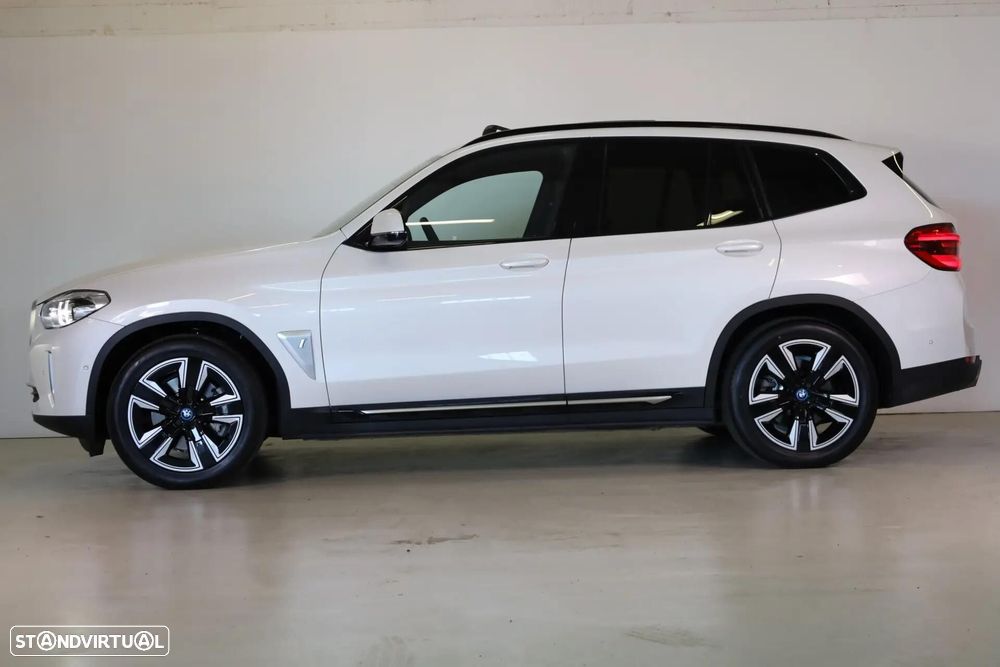 BMW iX3 Inspiring — fotografia 4