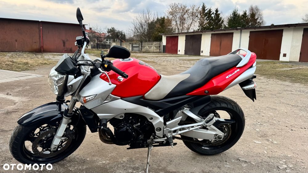 Suzuki GSR - 2