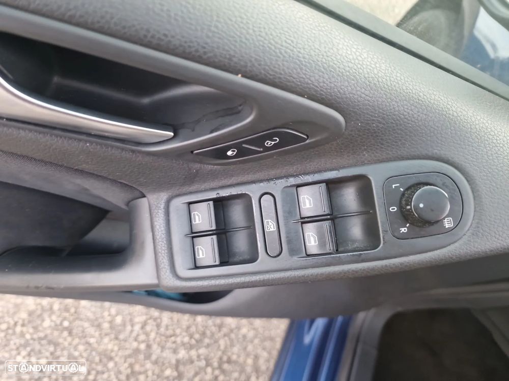 VW Golf 1.6 TDi Confortline - 14