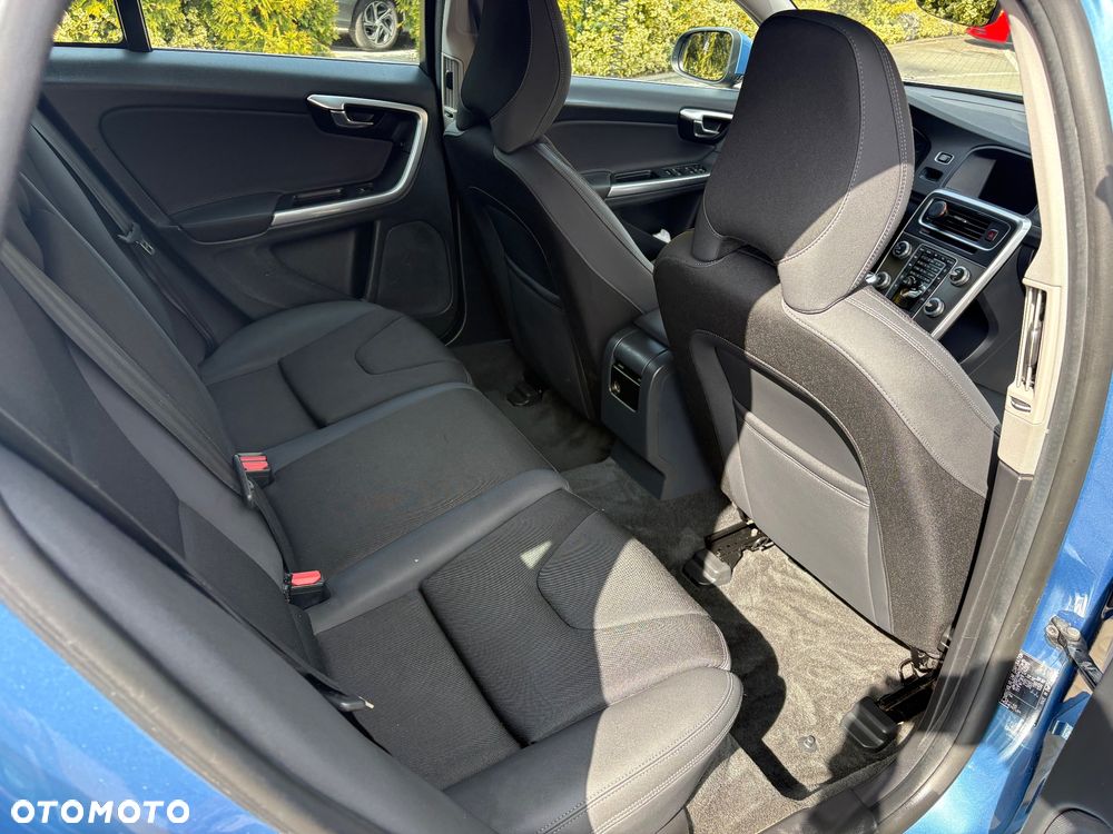 Volvo V60 D4 Drive-E Momentum - 19