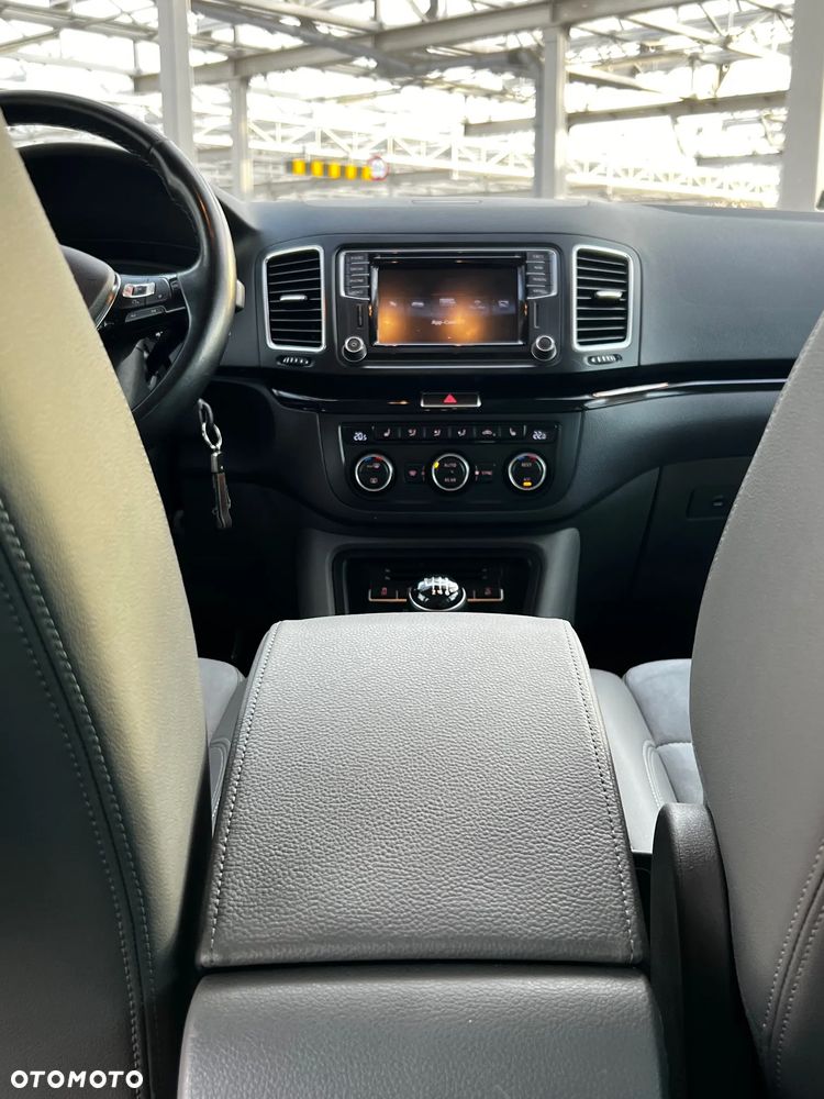 Volkswagen Sharan 2.0 TDI (BlueMotion Technology) Highline - 19