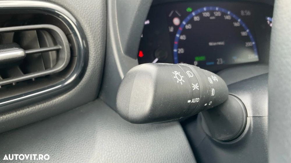 Toyota Yaris Cross 1.5 VVT-i HSD 4x2 Dynamic - 29