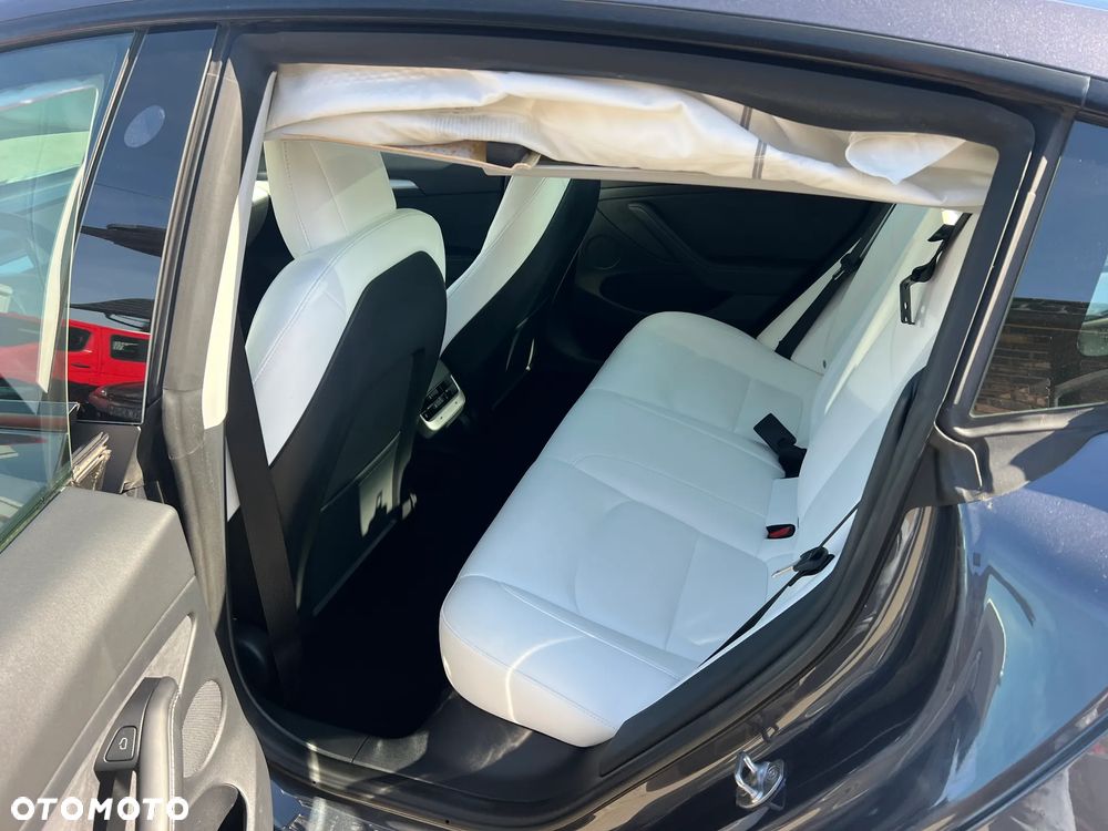 Tesla Model 3 - 12
