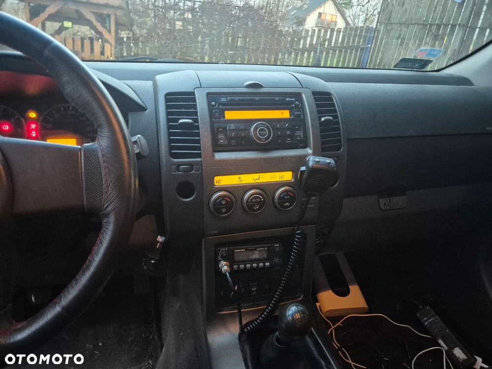 Nissan Pathfinder 2.5 D XE - 14