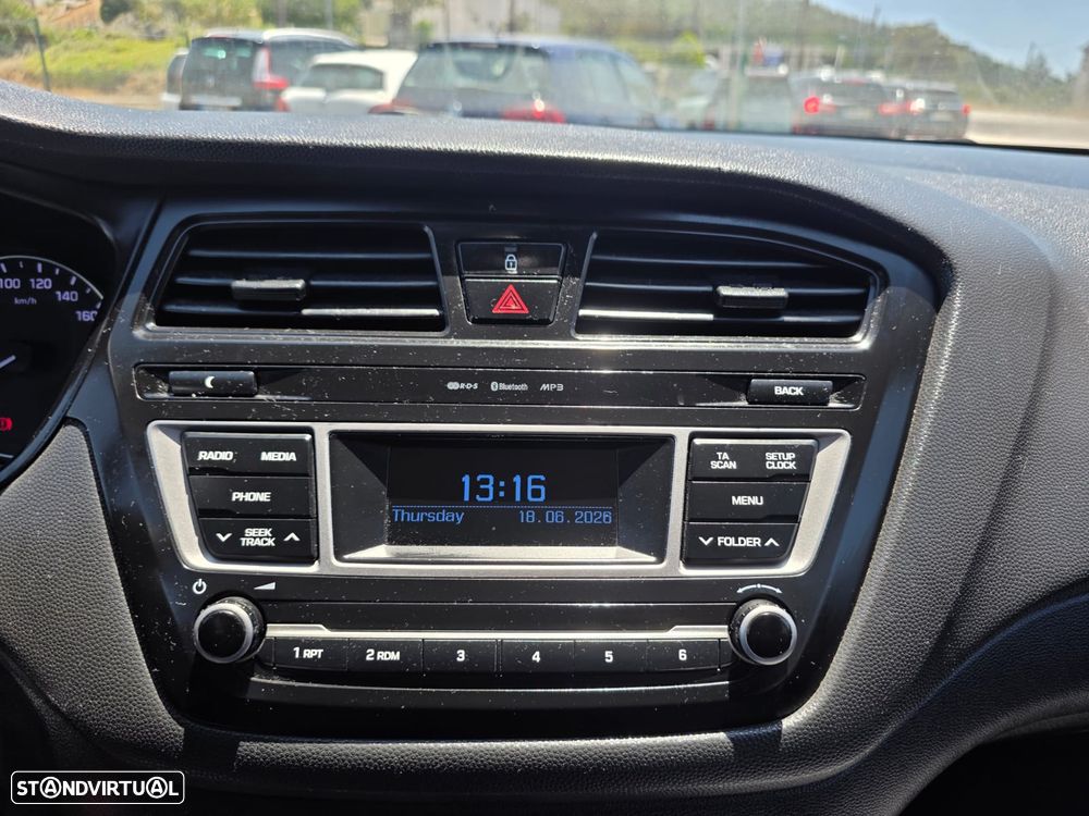 Hyundai i20 1.1 CRDi Comfort+Pack Look+JLL16 - 10