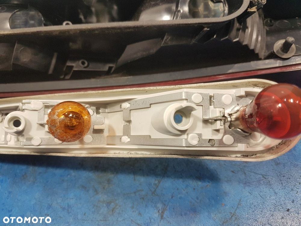 FORD FOCUS MK2 LAMPA TYŁ LEWA ZEWNĘTRZNA 8M5113405C - 11
