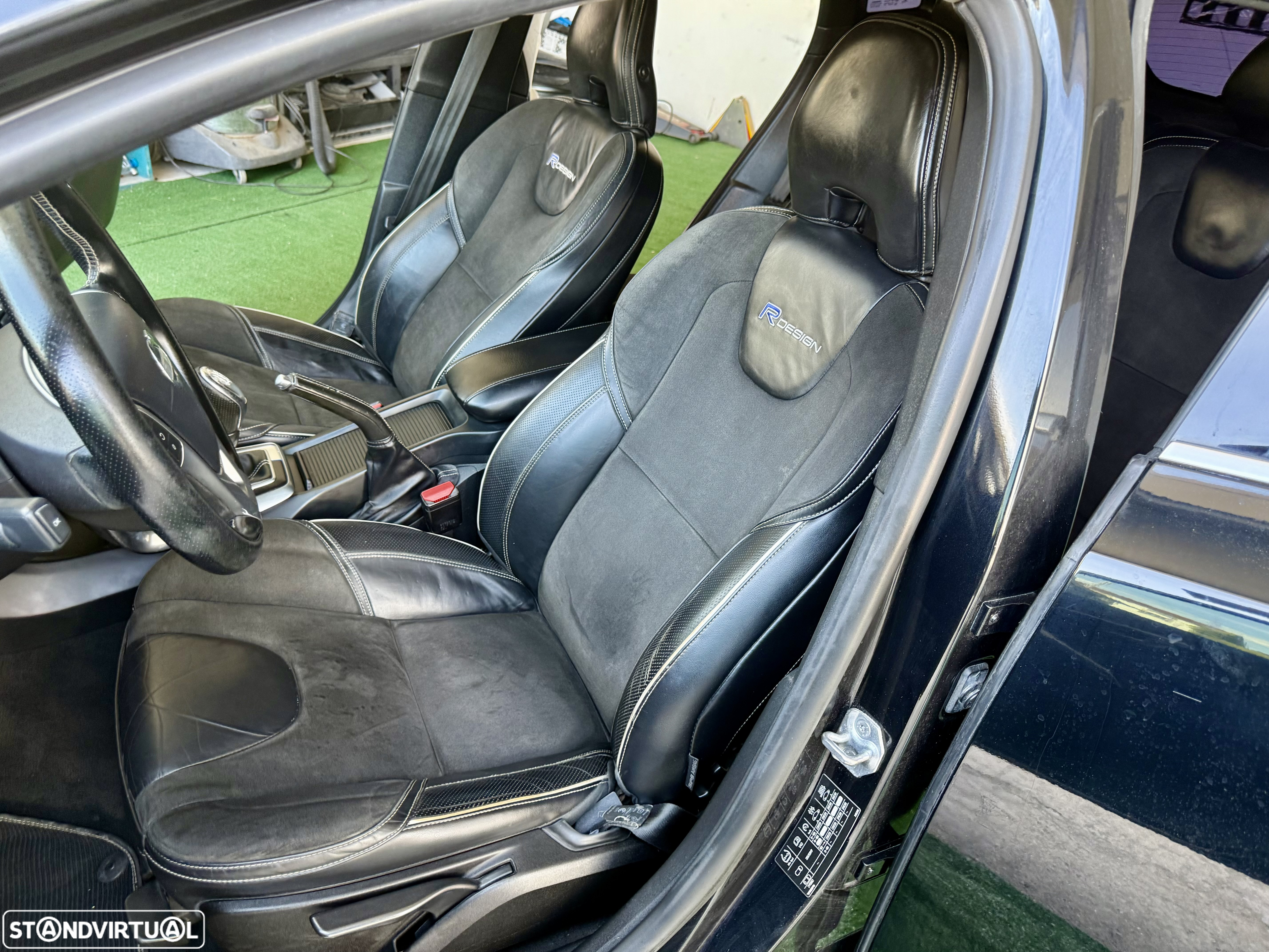 Volvo V40 1.6 D2 Eco R-Design - 24
