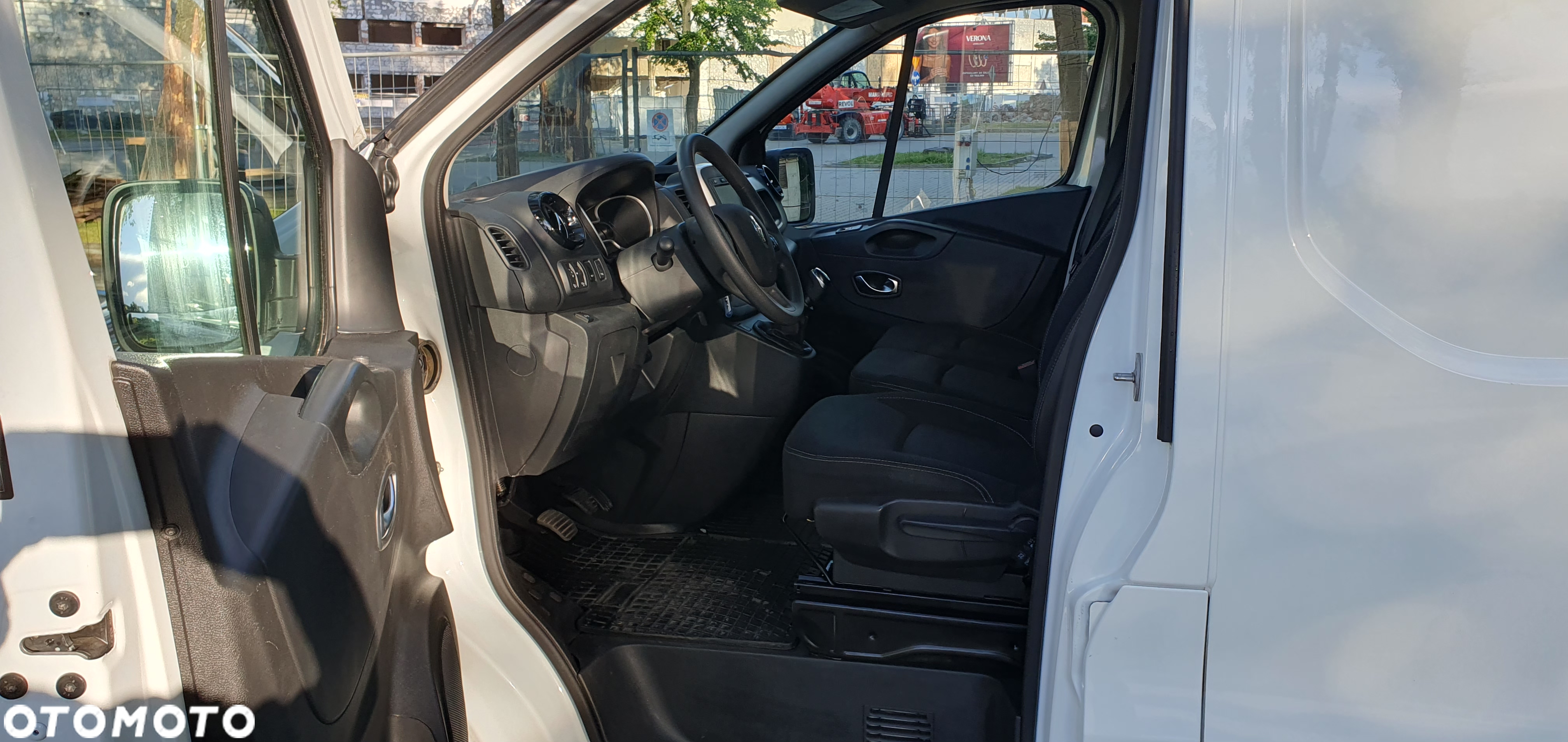 Renault Trafic - 12