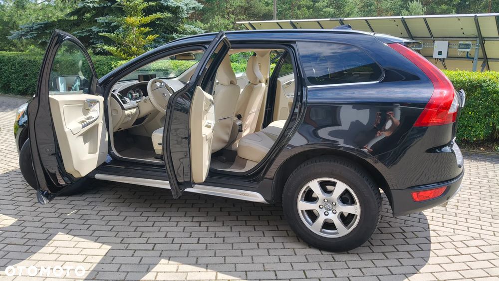 Volvo XC 60 D5 AWD Momentum - 8