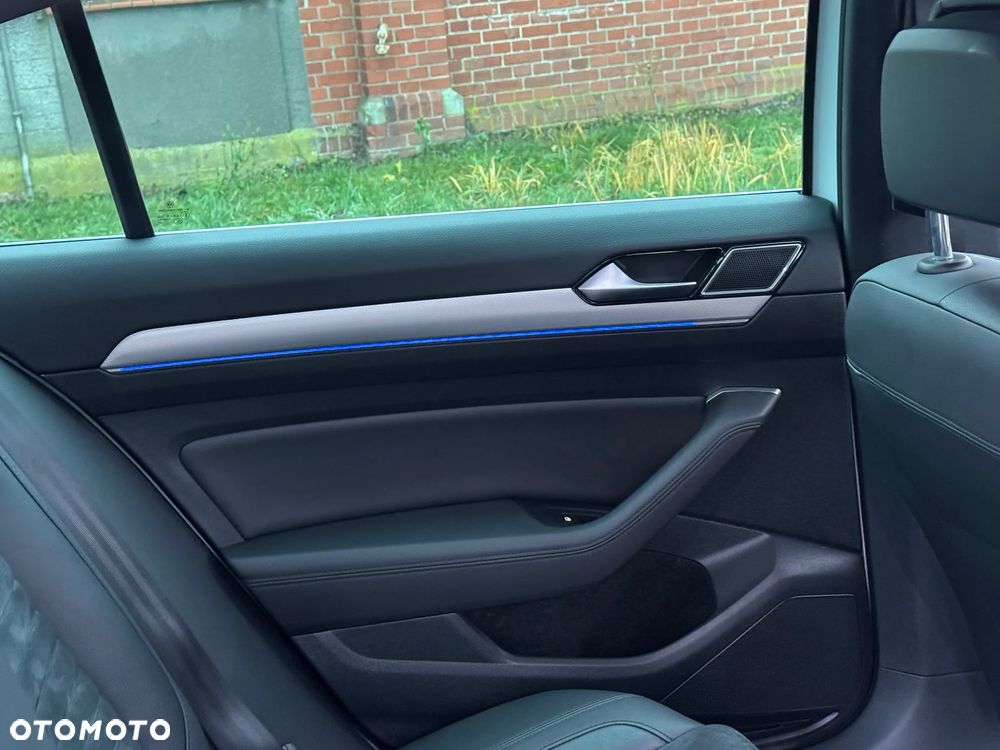 Volkswagen Passat - 32