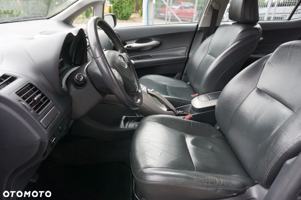 Toyota Auris 2.2 D-4D D-CAT - 9