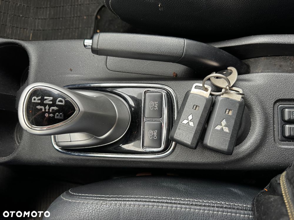 Mitsubishi Outlander PHEV Instyle NAVI + - 21
