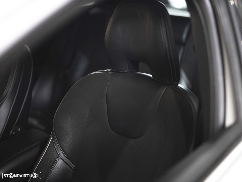 Volvo V40 2.0 D3 R-Design - 22