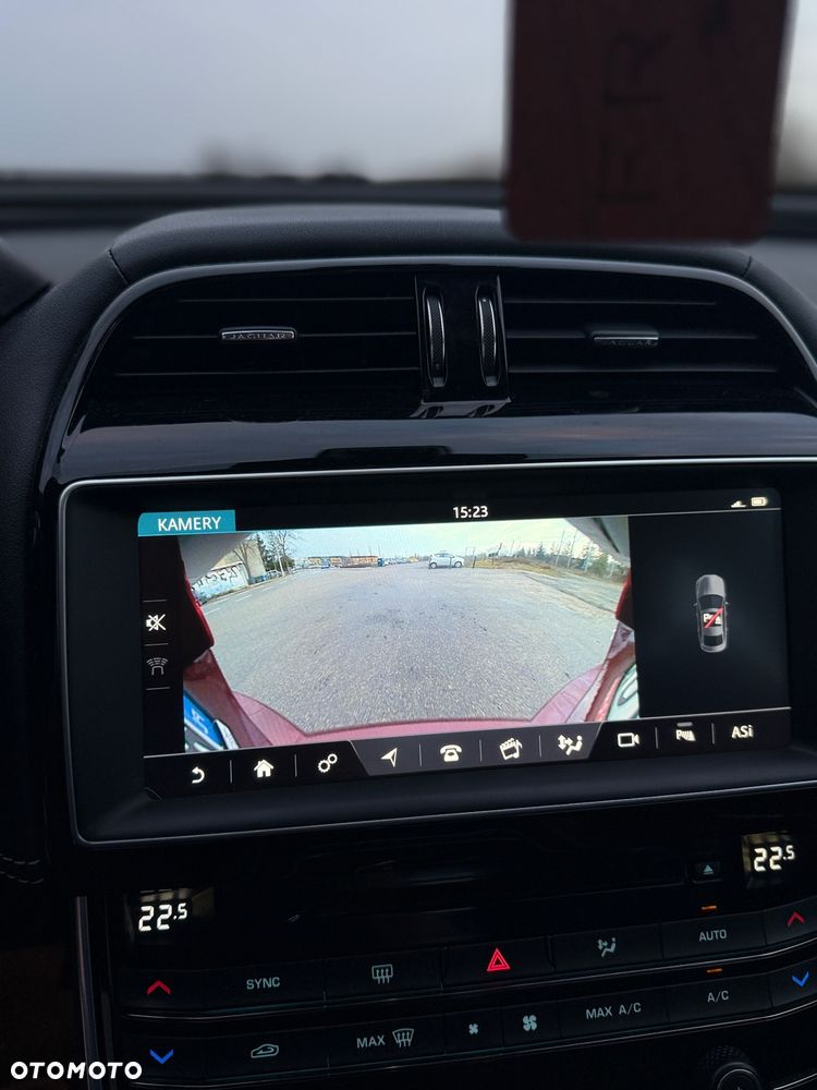 Jaguar XE 20d AWD R-Sport - 28