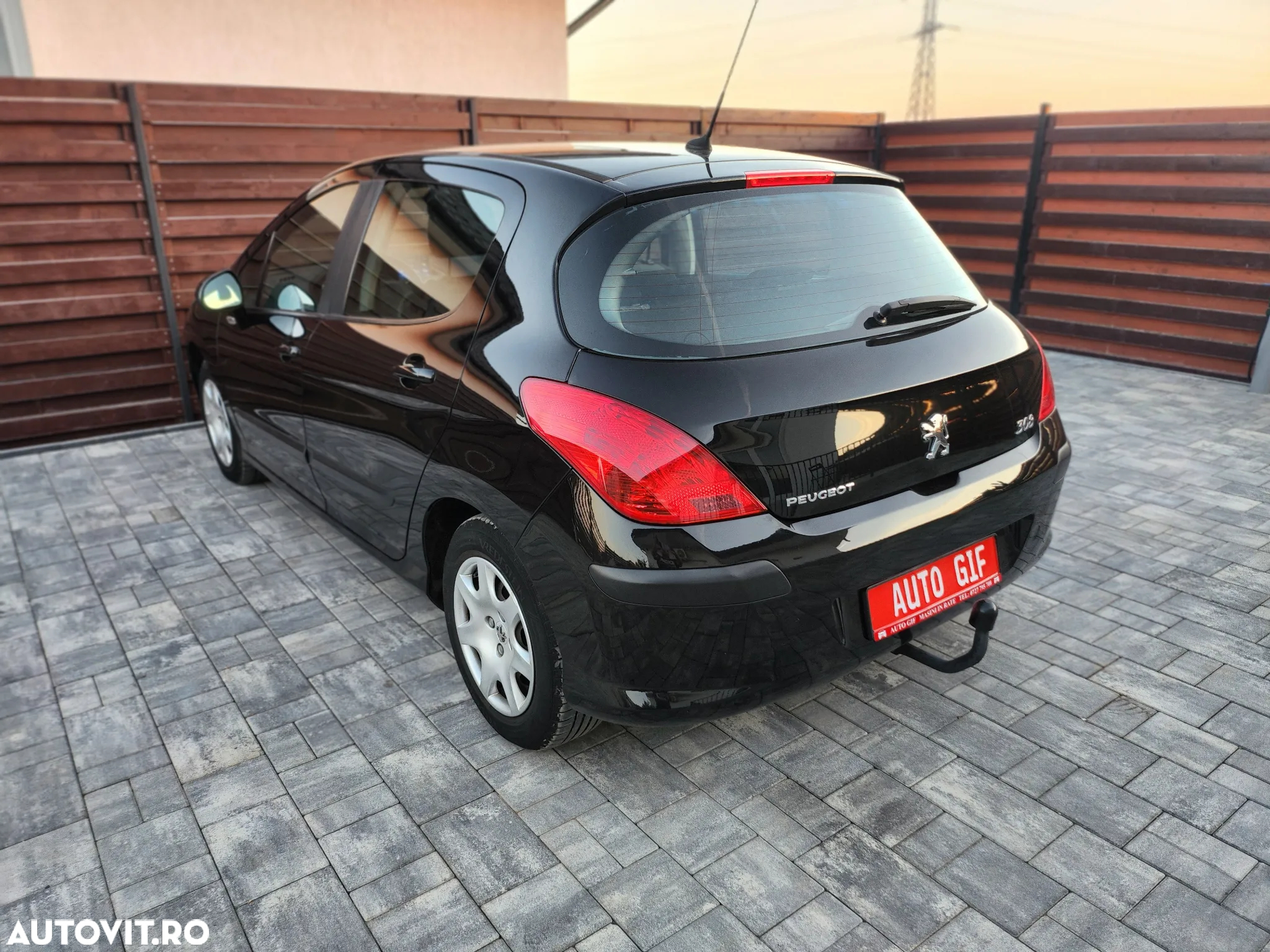 Peugeot 308 1.6E Confort Pack Aut - 4
