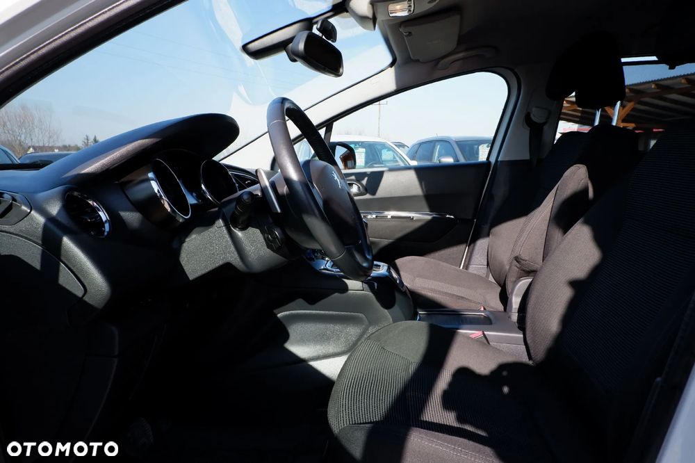 Peugeot 5008 HDI FAP 110 EGS6 Tendance - 24