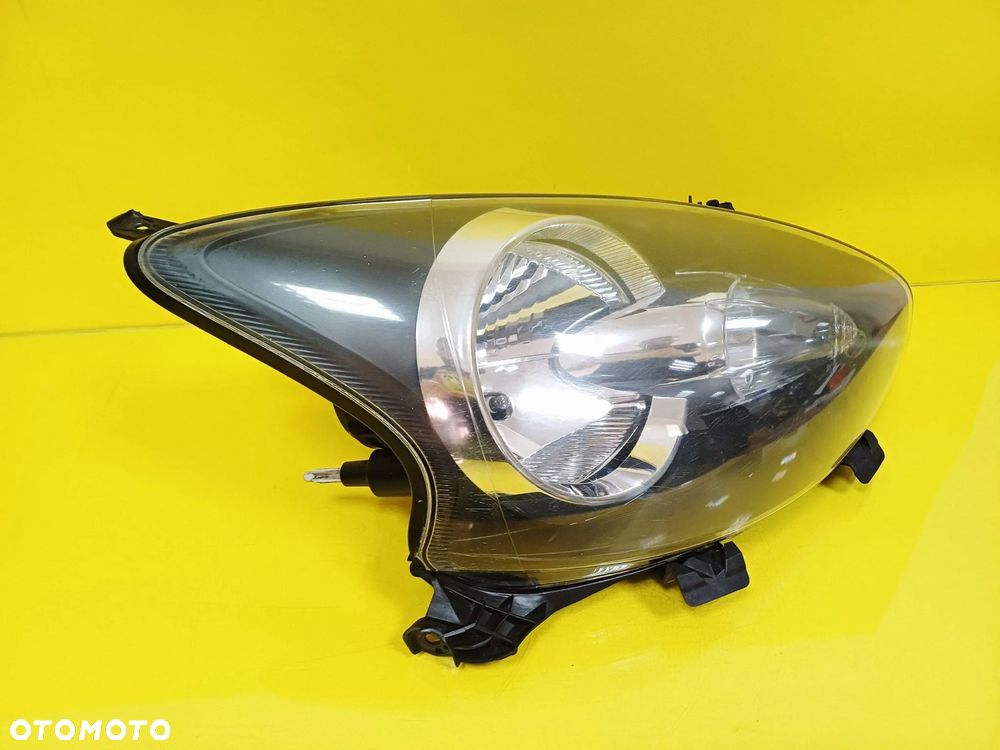 REFLEKTOR LAMPA PRAWY PRZÓD TOYOTA AYGO I 81110-0H010 NR89 - 2