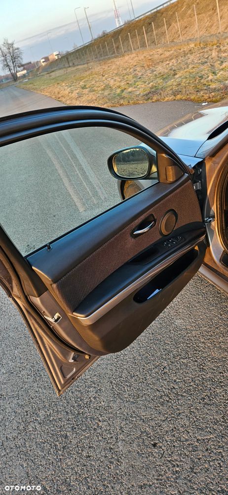 BMW Seria 3 320i - 17