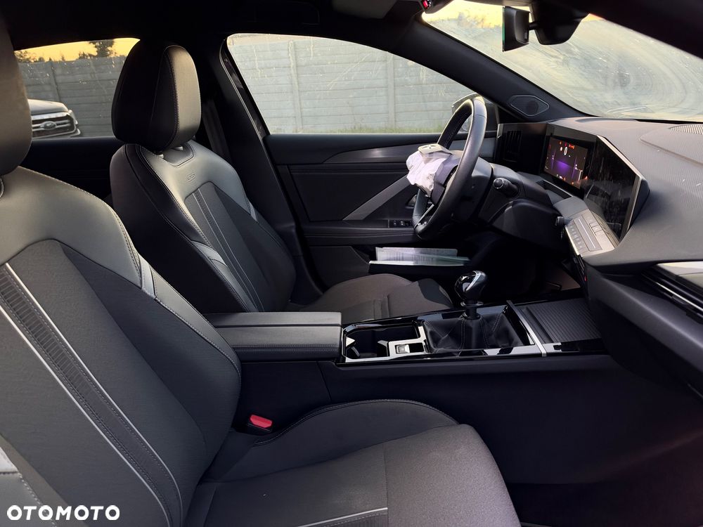 Opel Astra 1.2 Turbo GS - 9