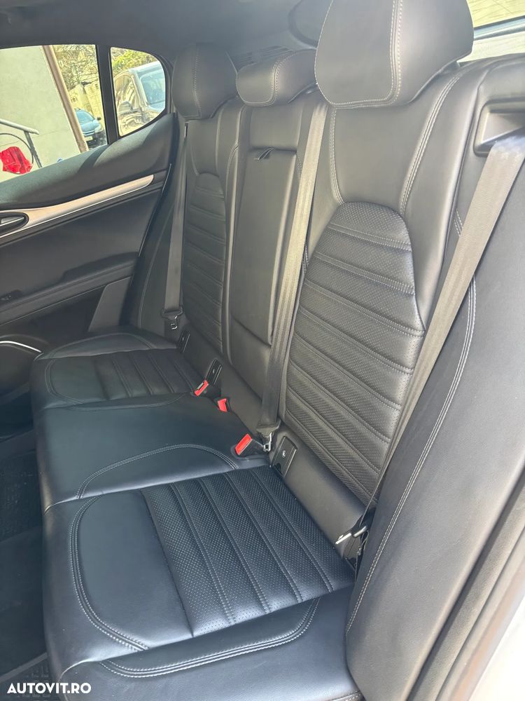 Alfa Romeo Stelvio 2.0 Turbo 16V AT8-Q4 Ti - 11