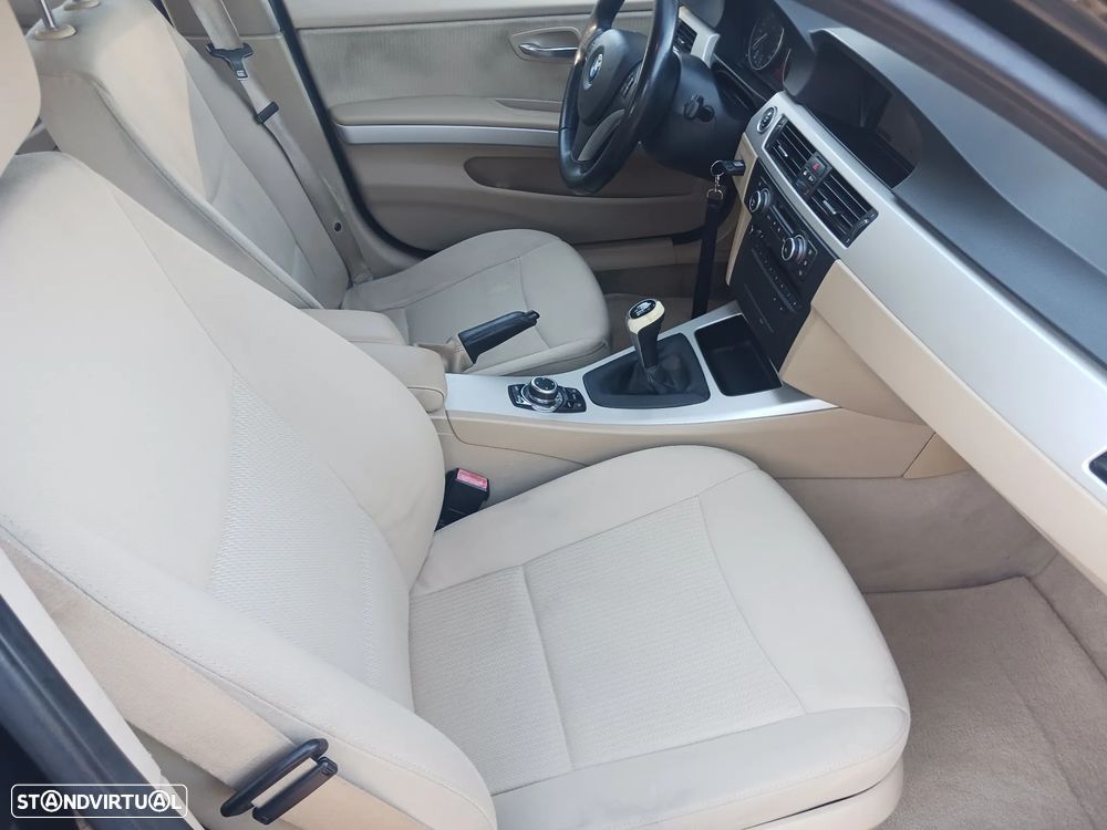 BMW 318 d Navigation - 33