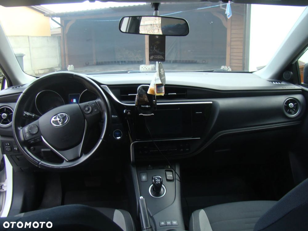 Toyota Auris - 11