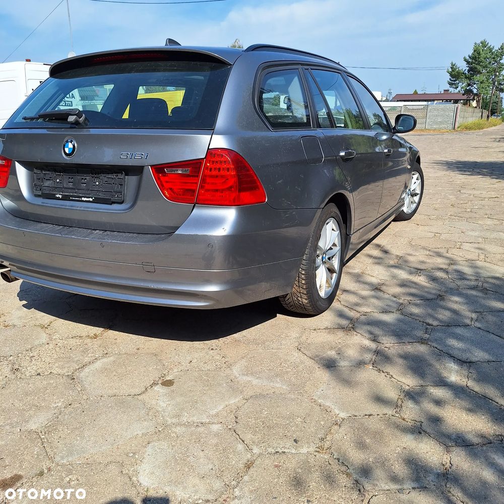 BMW Seria 3 318i Touring - 4