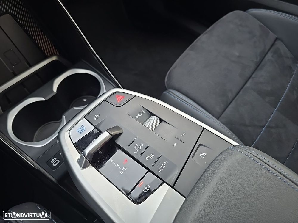 BMW iX2 eDrive20 Pack Desportivo M - 17
