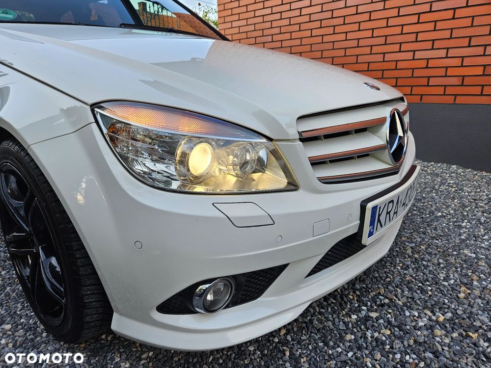 Mercedes-Benz Klasa C 180 CGI BlueEFFICIENCY SPORT EDITION - 24