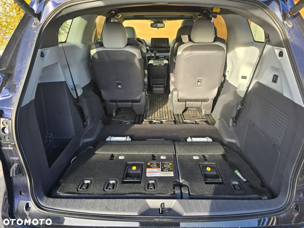 Toyota Sienna - 8