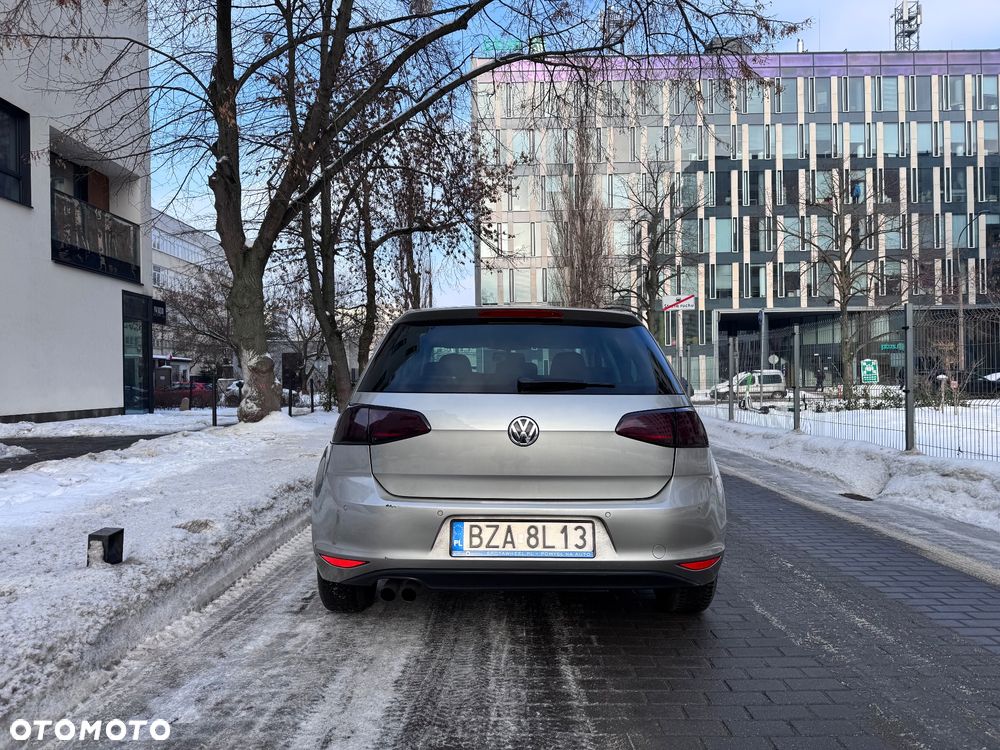 Volkswagen Golf - 6