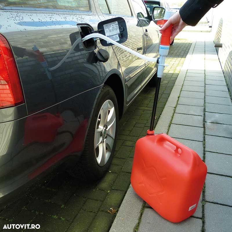 Furtun pentru transfer lichide Carpoint cu pompa electrica pe baterii , furtun de 60 cm - 2