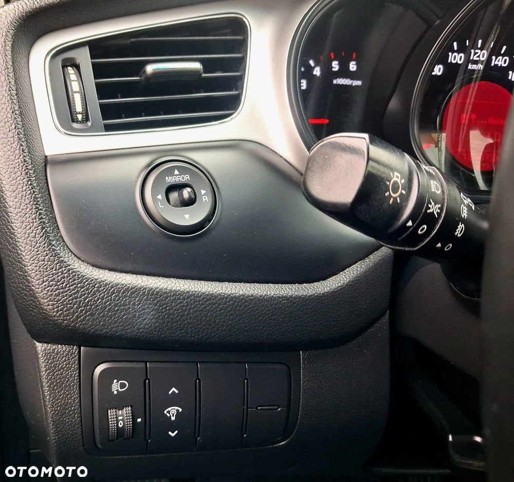 Kia Ceed - 25