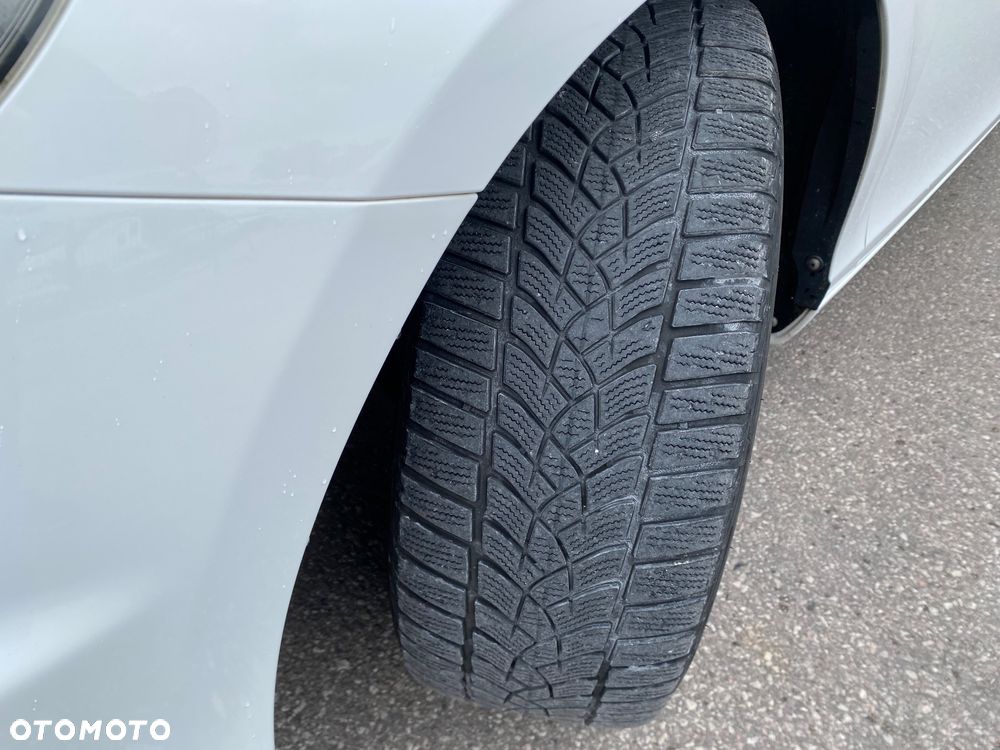 Volvo V40 D2 R Design - 10